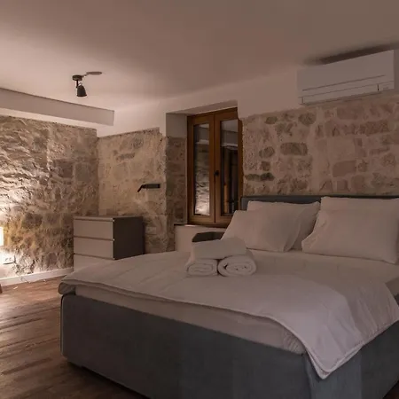 Apartment Charming Stone With Jacuzzi In Center Of Omis