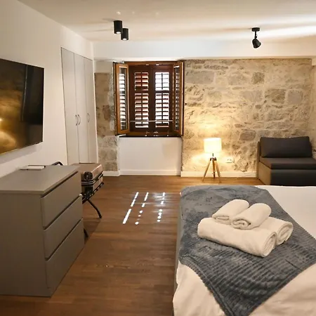 Charming Stone With Jacuzzi In Center Of